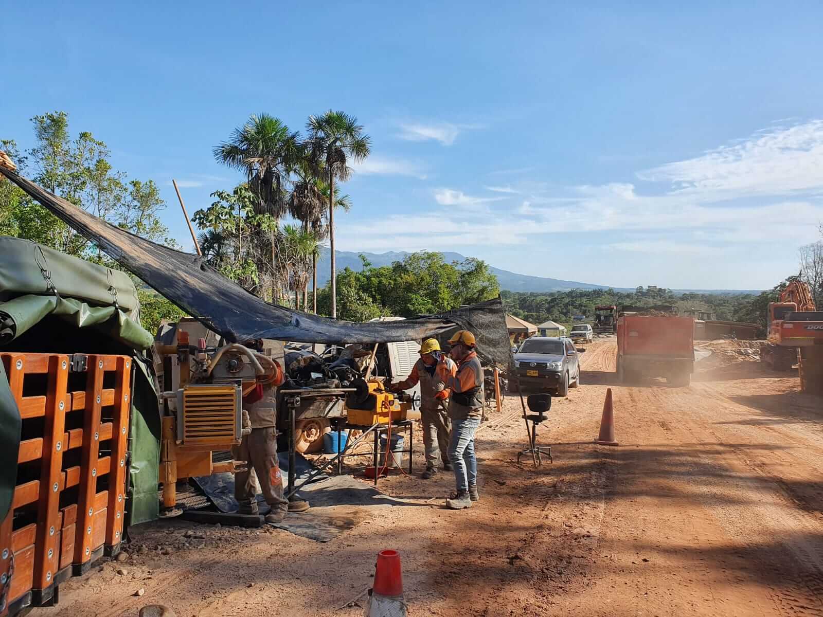 Proceso de roscado de pernos en varilla de 32mm a pie de obra en Santander